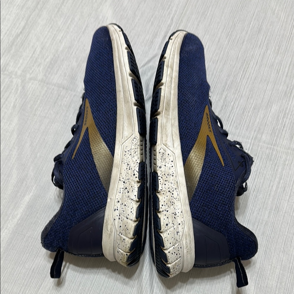 Brooks Blue and‎ Gold Athletic Sneakers with Sleek Design - Picture 4 of 12